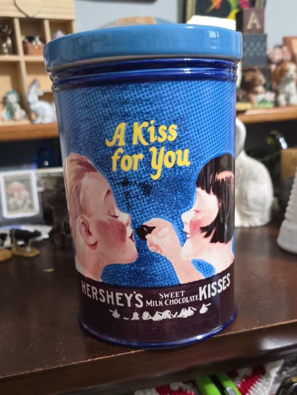 Fitz and Floyd White Kisses Chocolate Lovers Collection Tin Base